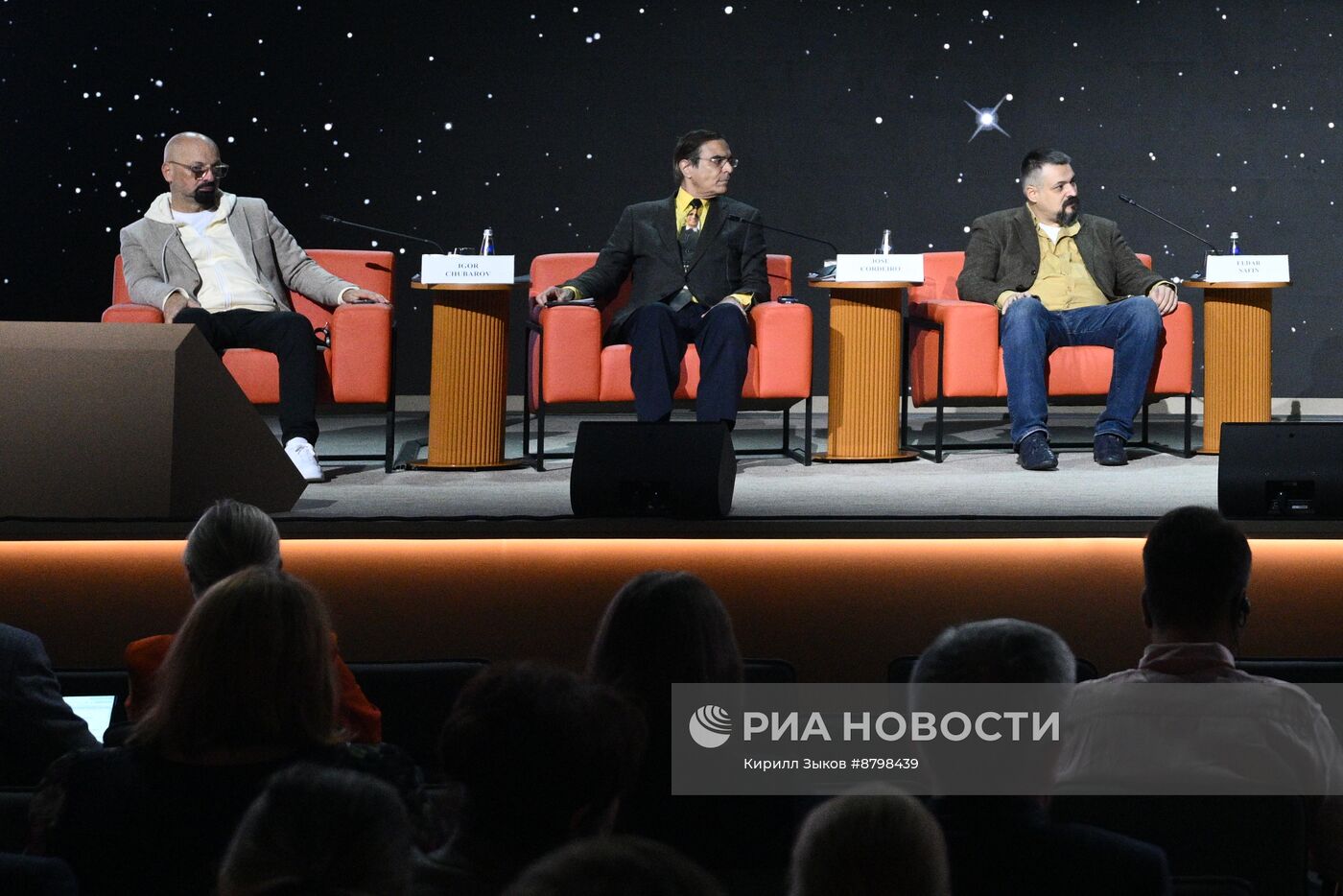 Симпозиум "Создавая будущее". Дебаты "ИИ – конкурент или союзник?"