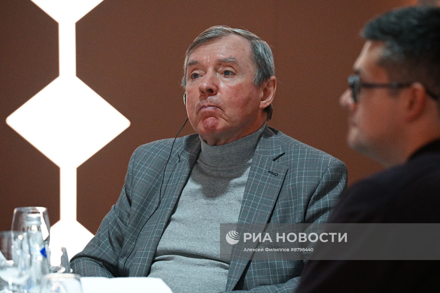 Симпозиум "Создавая будущее". Формула взаимодействия ученых и производителей контента