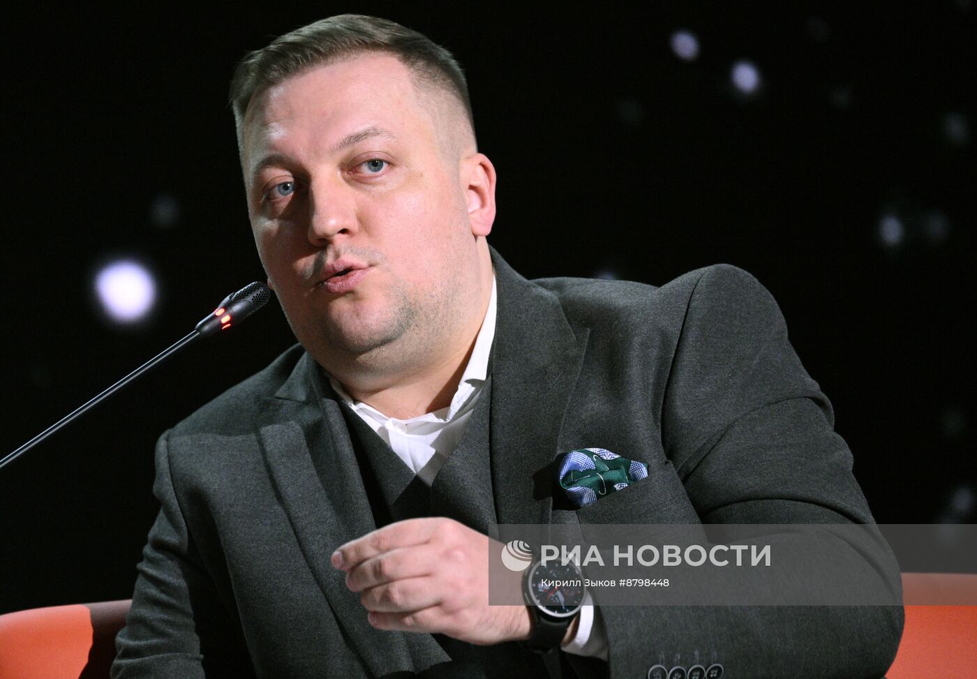 Симпозиум "Создавая будущее". Дебаты "ИИ – конкурент или союзник?"