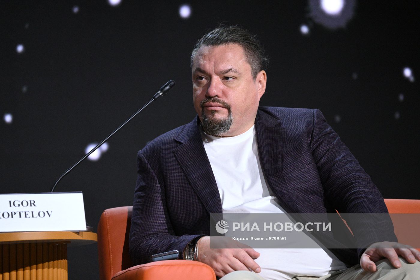 Симпозиум "Создавая будущее". Дебаты "ИИ – конкурент или союзник?"