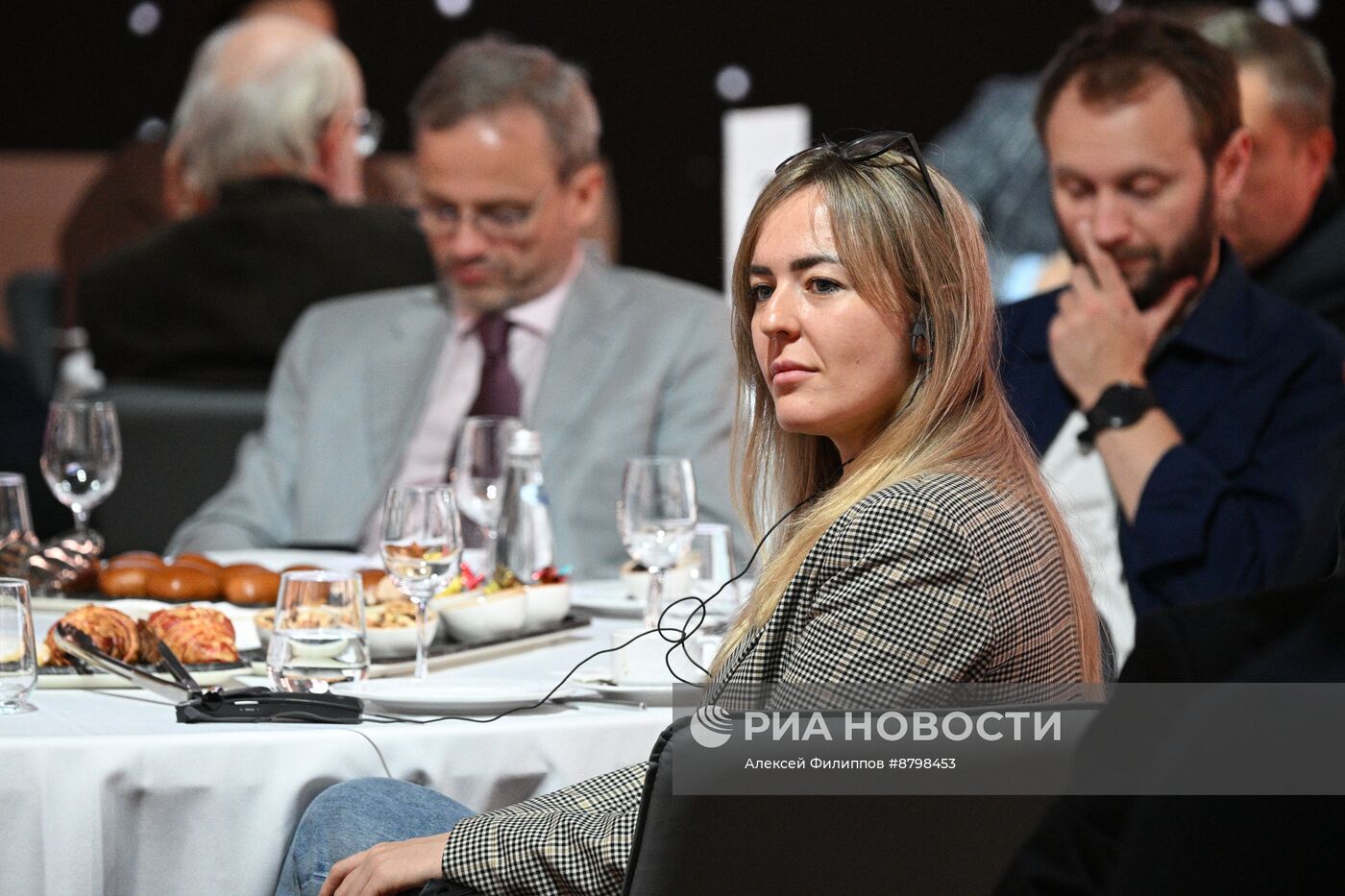 Симпозиум "Создавая будущее". Формула взаимодействия ученых и производителей контента