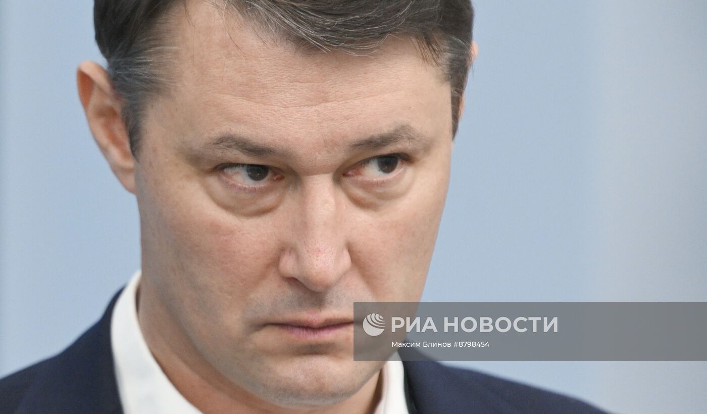 Симпозиум "Создавая будущее". Круглый стол "ЯМБ – язык моделирования будущего"