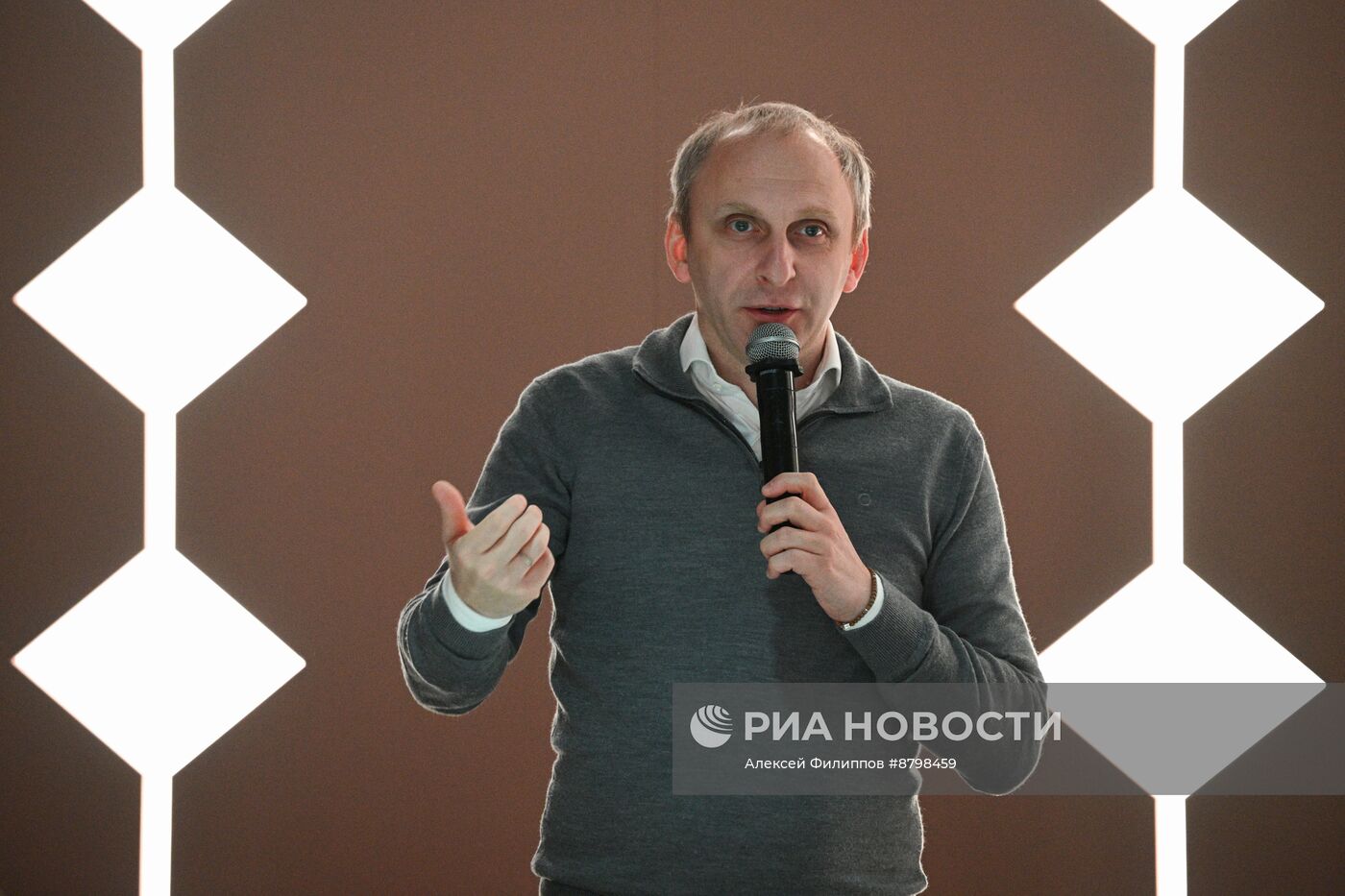 Симпозиум "Создавая будущее". Формула взаимодействия ученых и производителей контента