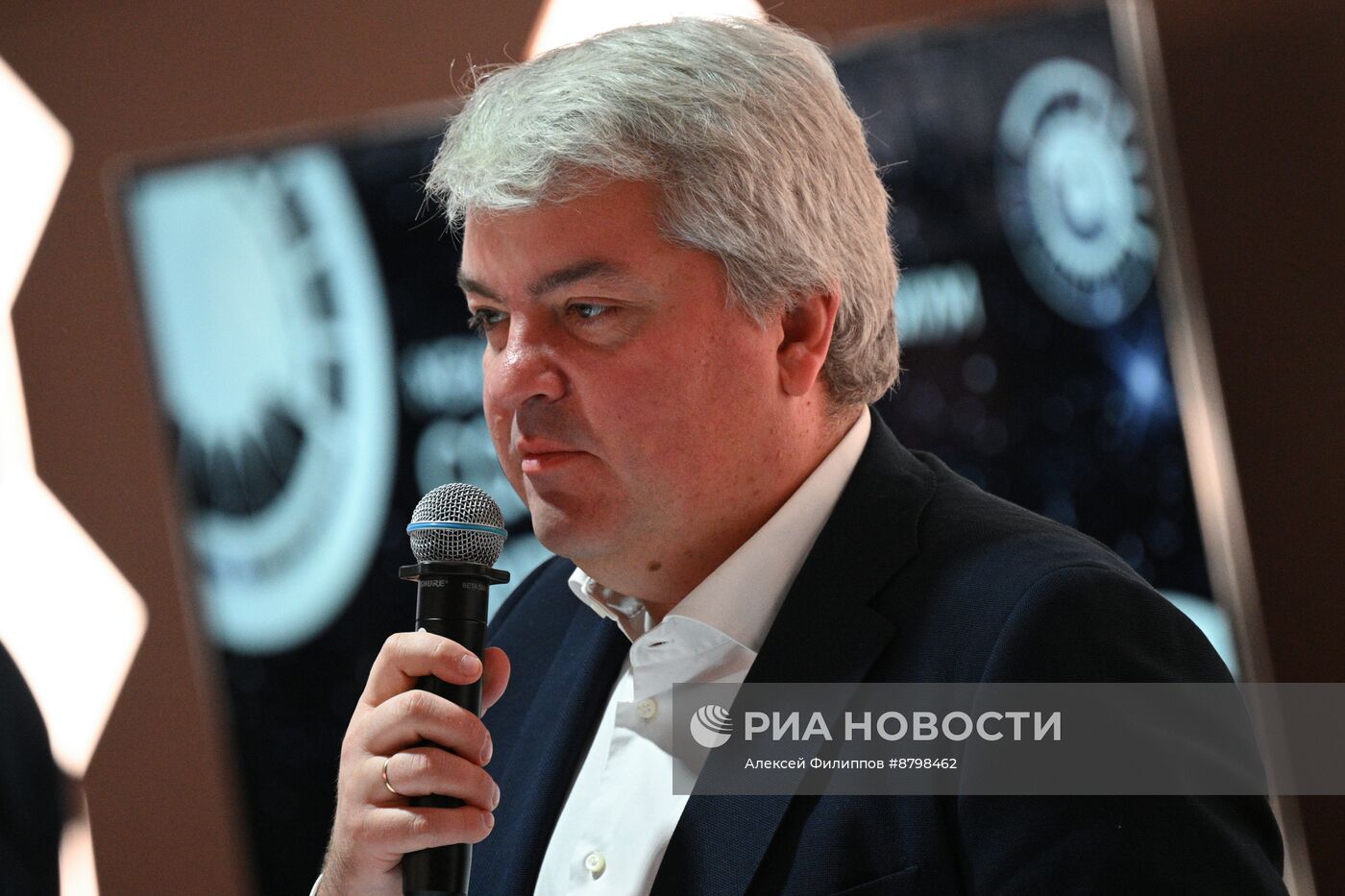 Симпозиум "Создавая будущее". Формула взаимодействия ученых и производителей контента