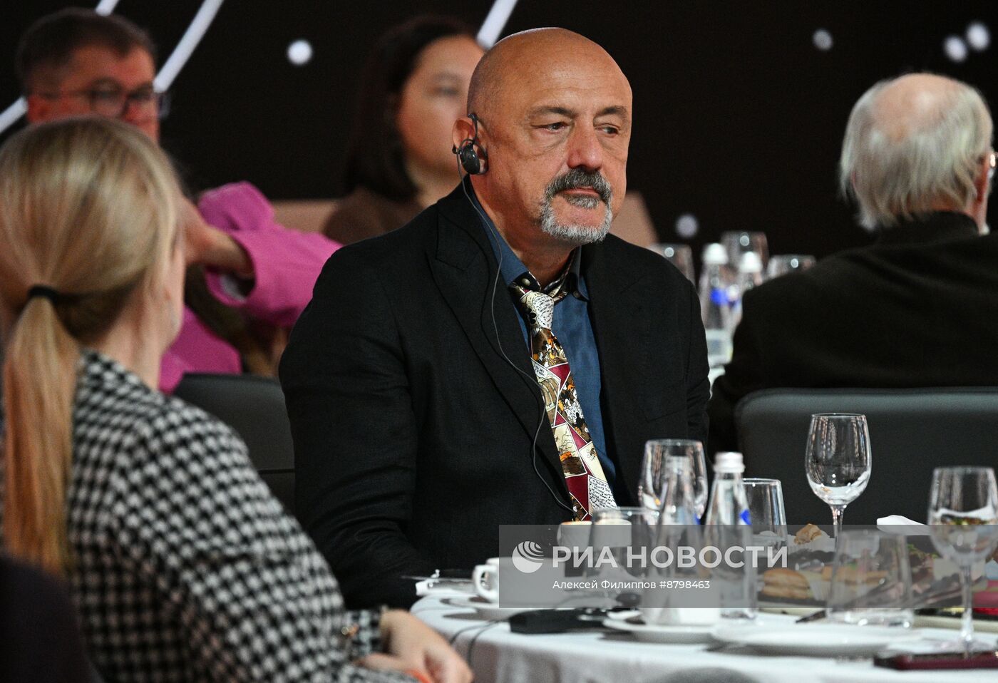 Симпозиум "Создавая будущее". Формула взаимодействия ученых и производителей контента