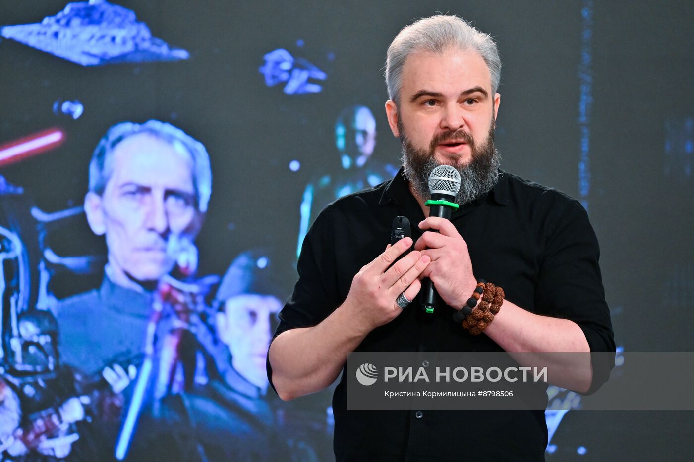 Симпозиум "Создавая будущее". Научное шоу о фантастике "Будущее рядом"