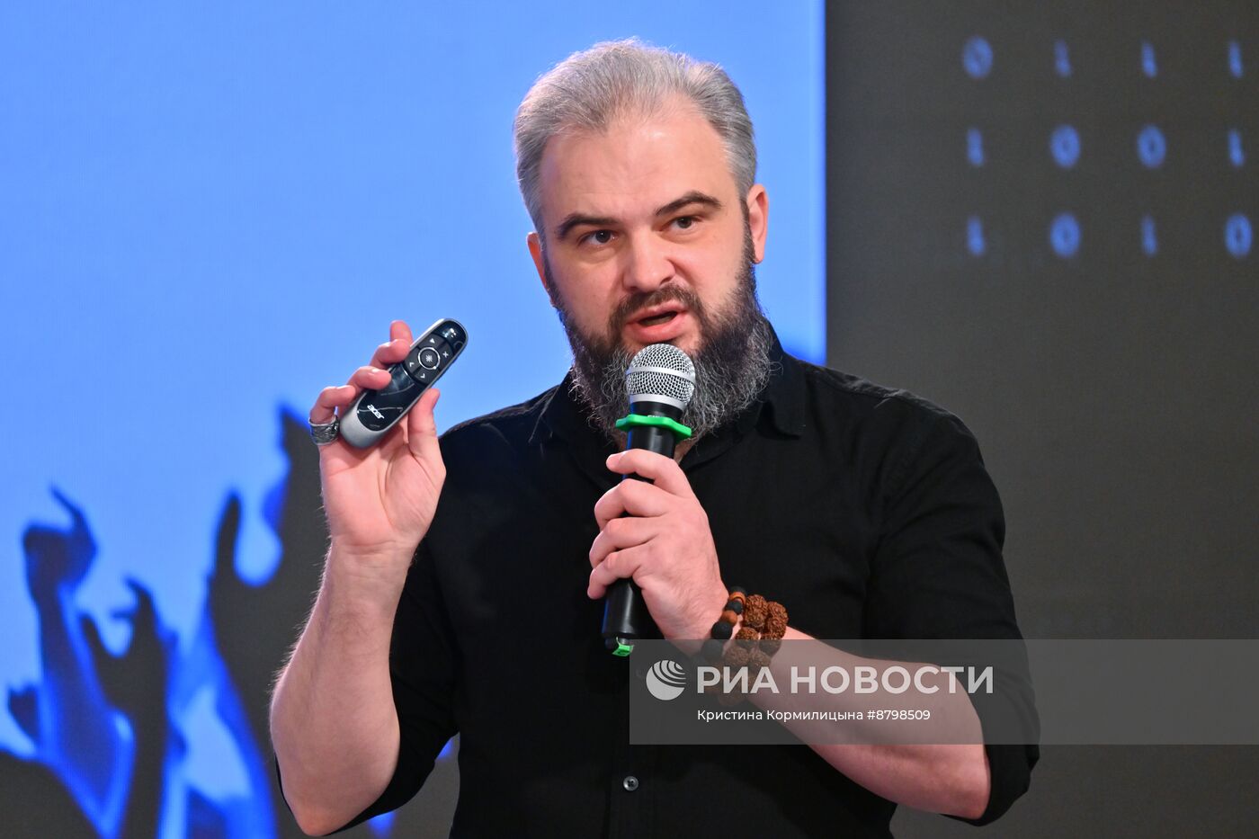 Симпозиум "Создавая будущее". Научное шоу о фантастике "Будущее рядом"