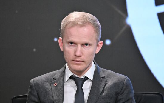 Симпозиум "Создавая будущее"
Сессия на тему "Музей – место формирования будущего"
Дмитрий Барсенков, директор Творческого индустриального кластера "Октава"
Место: Россия, Москва. Автор: Станислав Красильников/РИА Новости. Симпозиум "Создавая будущее". Музей – место формирования будущего