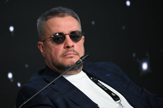 Симпозиум "Создавая будущее". Гражданин и государство в цифровой среде будущего