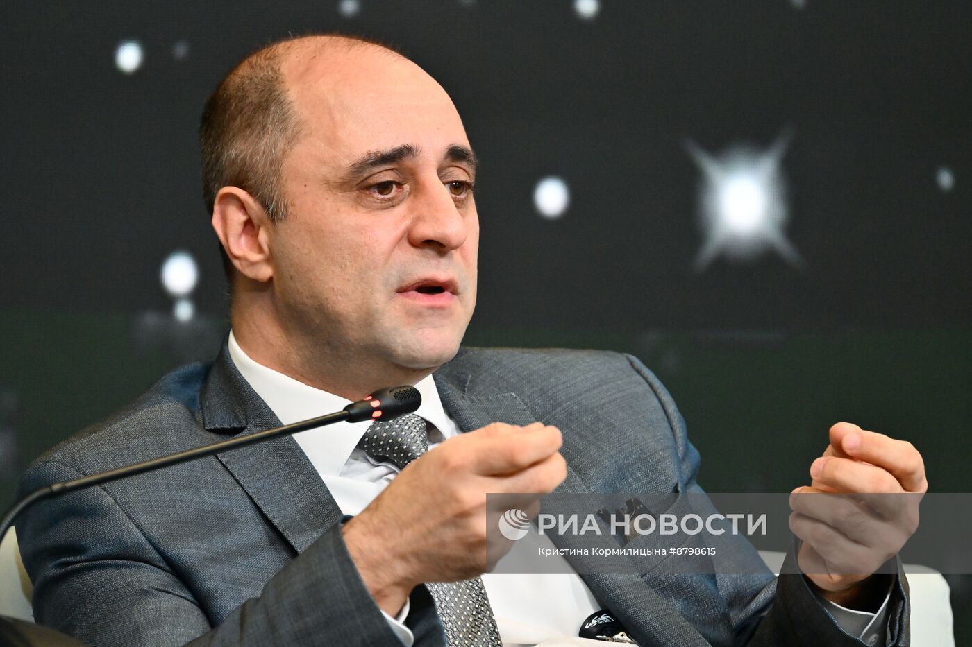 Симпозиум "Создавая будущее". Корпорация и молодежь: как выстроить коммуникации с поколениями будущего