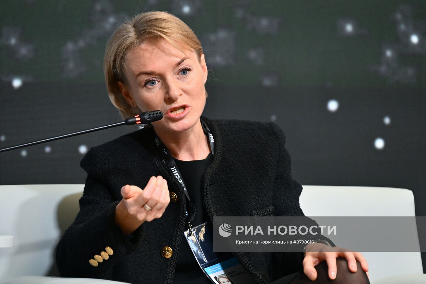 Симпозиум "Создавая будущее". Корпорация и молодежь: как выстроить коммуникации с поколениями будущего