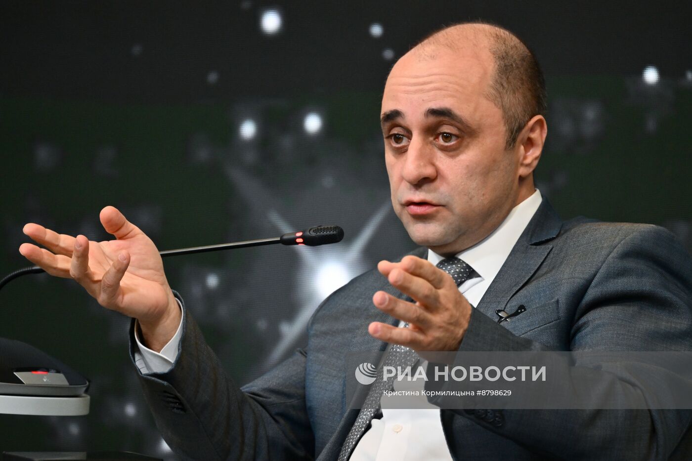 Симпозиум "Создавая будущее". Корпорация и молодежь: как выстроить коммуникации с поколениями будущего