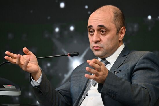 Симпозиум "Создавая будущее". Корпорация и молодежь: как выстроить коммуникации с поколениями будущего