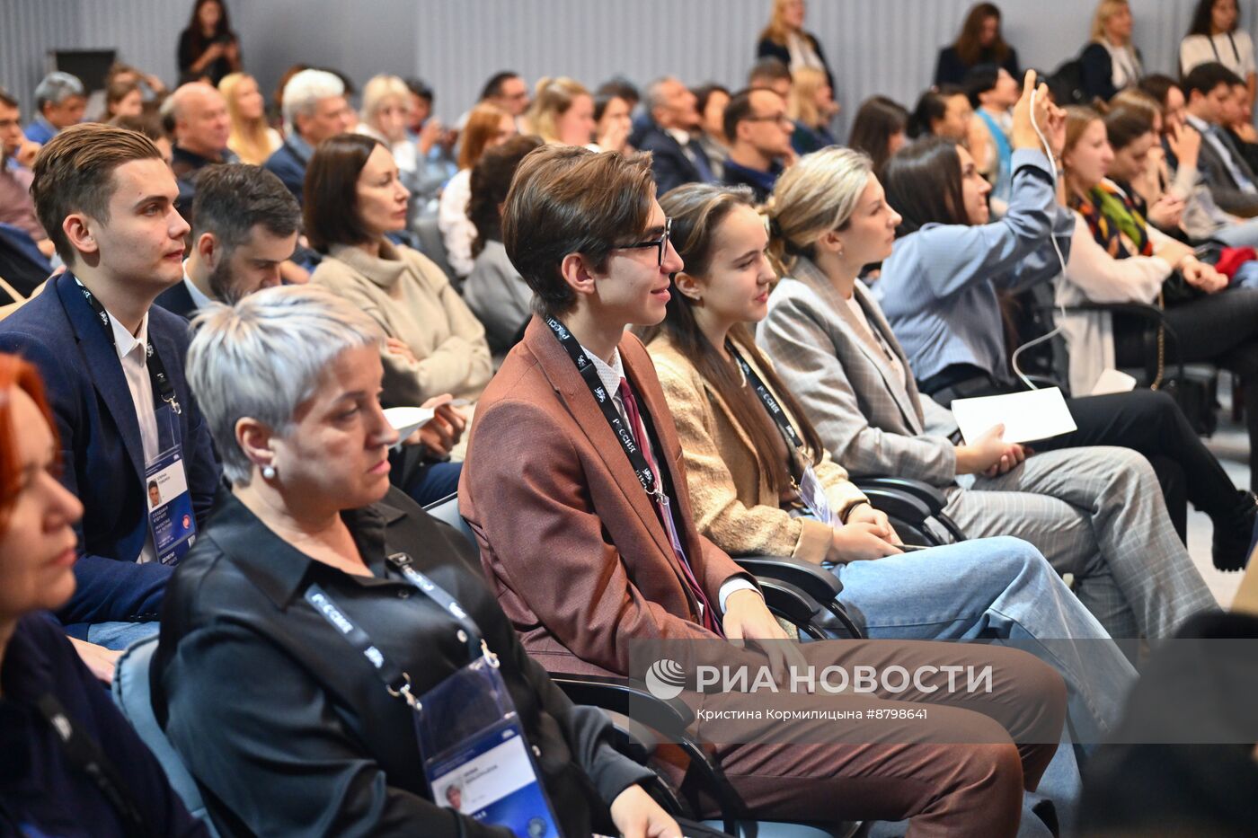 Симпозиум "Создавая будущее". Корпорация и молодежь: как выстроить коммуникации с поколениями будущего