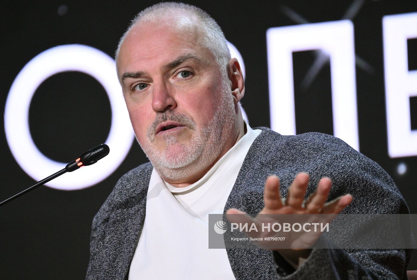 Симпозиум "Создавая будущее". Будущее семьи: вовлеченность, ответственность, традиции