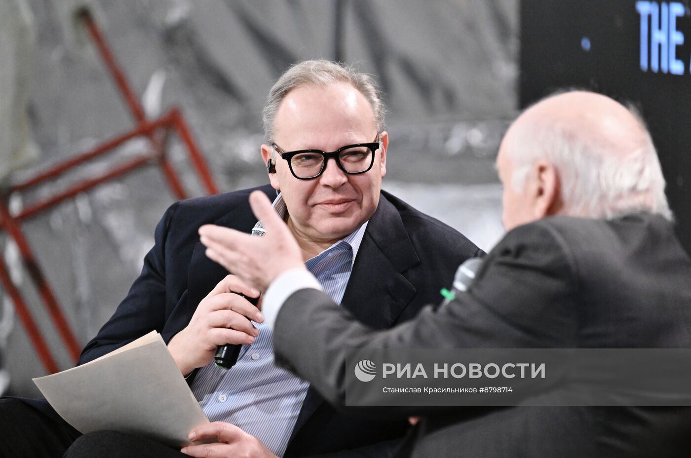 Симпозиум "Создавая будущее". Искусство жизни. Серия интервью С.И. Михайловского