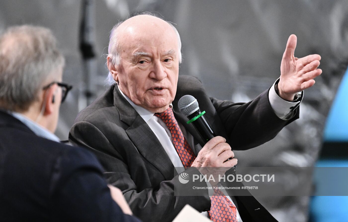 Симпозиум "Создавая будущее". Искусство жизни. Серия интервью С.И. Михайловского