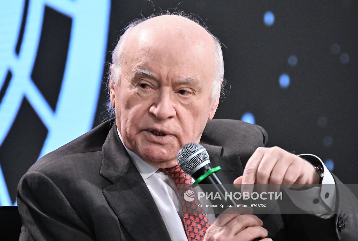 Симпозиум "Создавая будущее". Искусство жизни. Серия интервью С.И. Михайловского