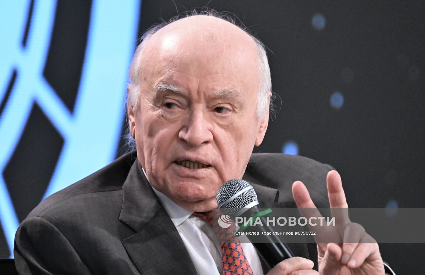 Симпозиум "Создавая будущее". Искусство жизни. Серия интервью С.И. Михайловского