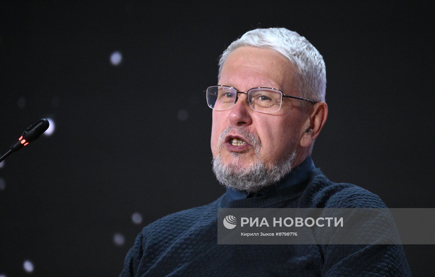 Симпозиум "Создавая будущее". Будущее семьи: вовлеченность, ответственность, традиции