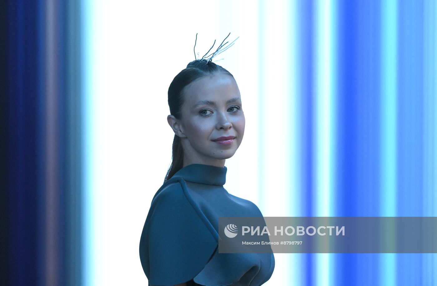 Работа симпозиума "Создавая будущее"