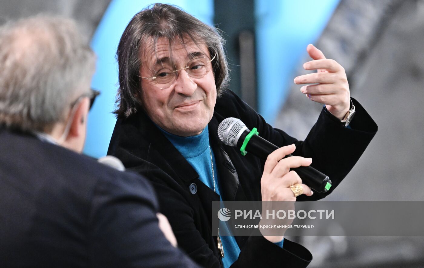 Симпозиум "Создавая будущее". Искусство жизни. Серия интервью С.И. Михайловского