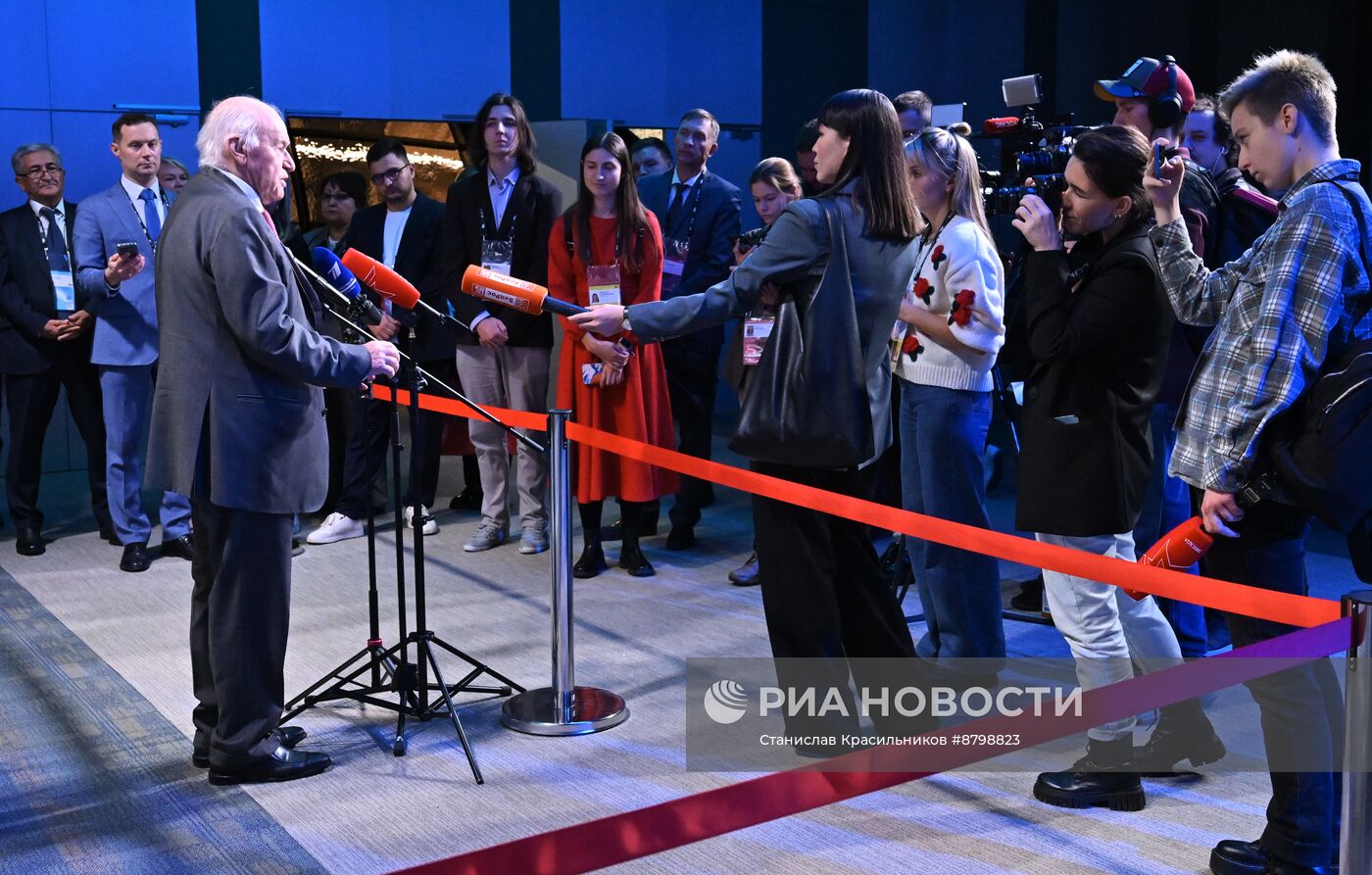 Симпозиум "Создавая будущее". Пресс-подходы