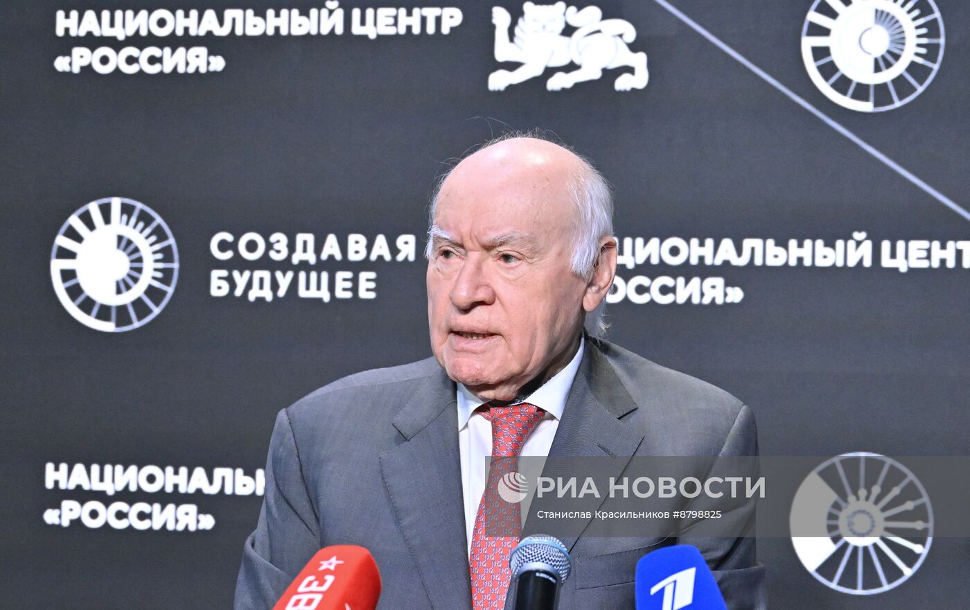 Симпозиум "Создавая будущее". Пресс-подходы