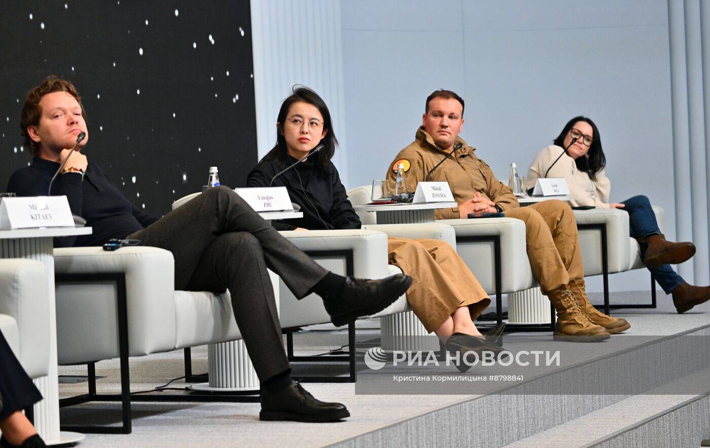 Симпозиум "Создавая будущее". Вселенная героев как условие развития многополярного мира