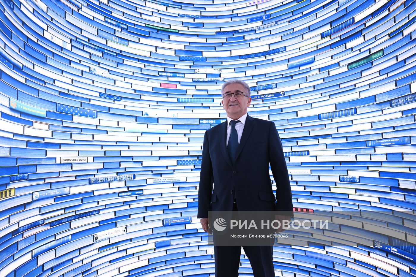 Работа симпозиума "Создавая будущее"