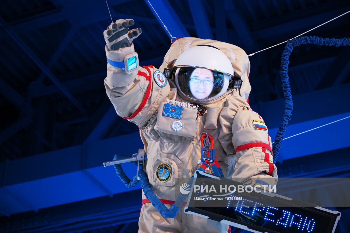 Работа симпозиума "Создавая будущее"