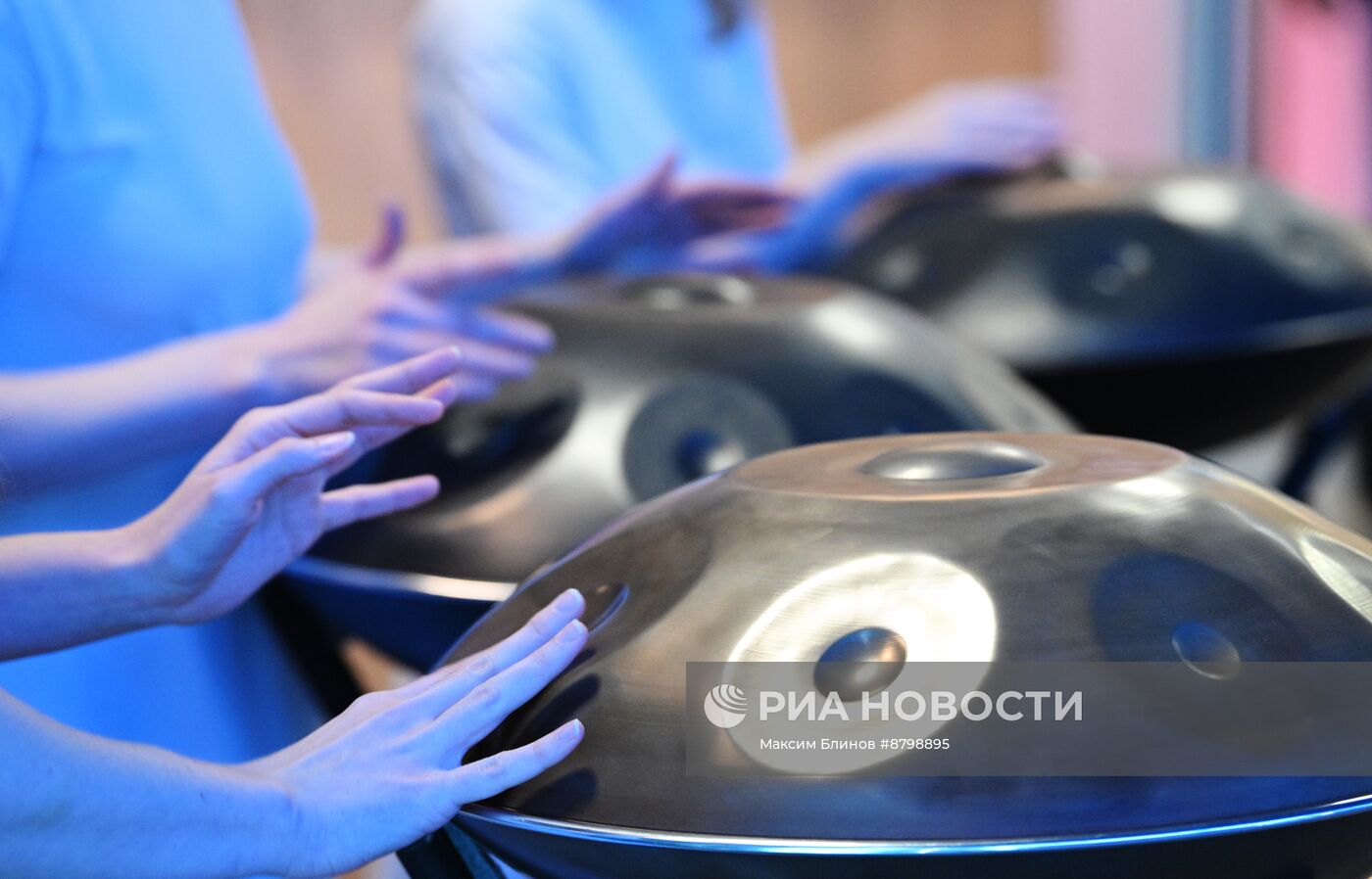 Работа симпозиума "Создавая будущее"