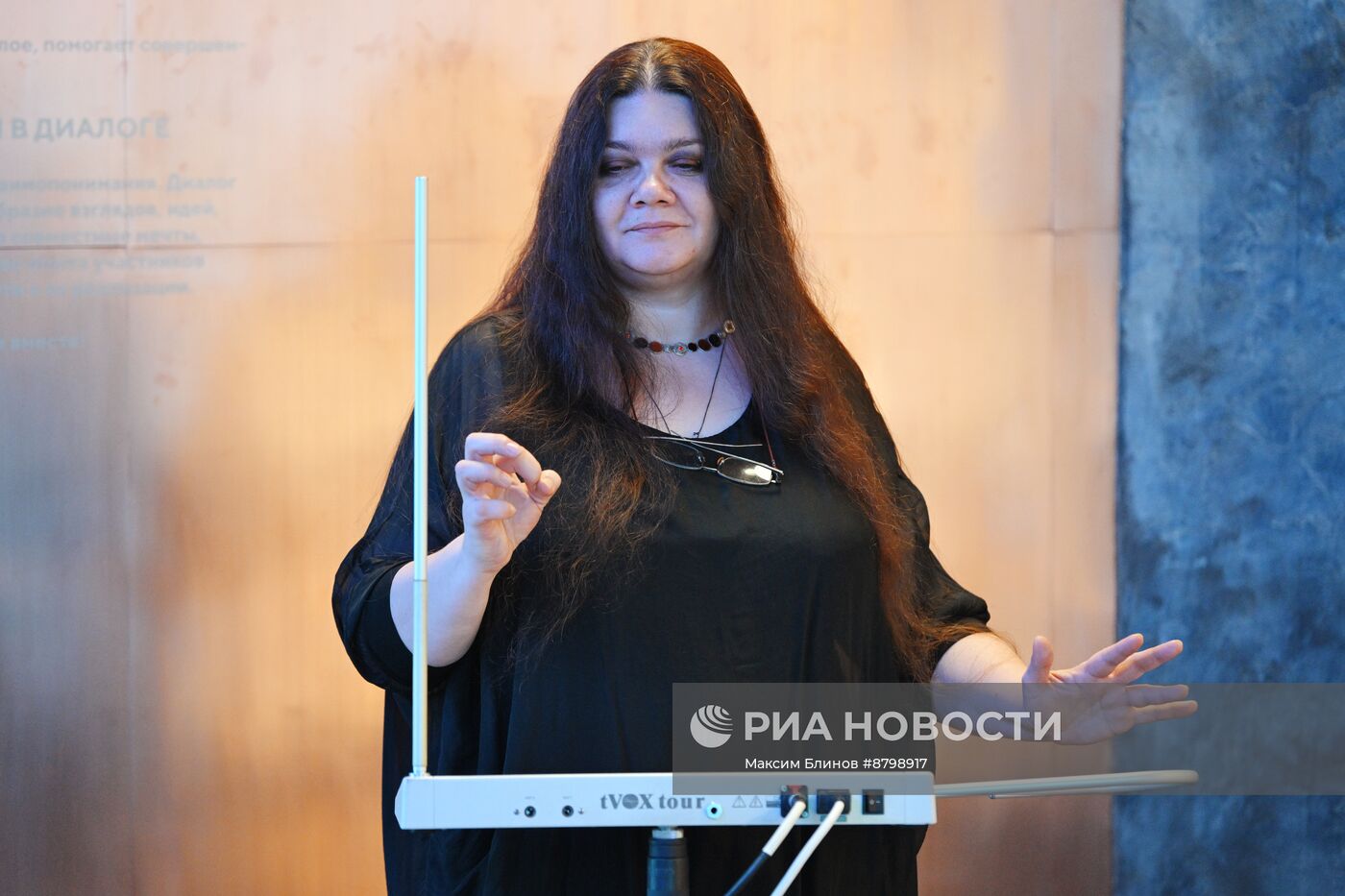 Работа симпозиума "Создавая будущее"