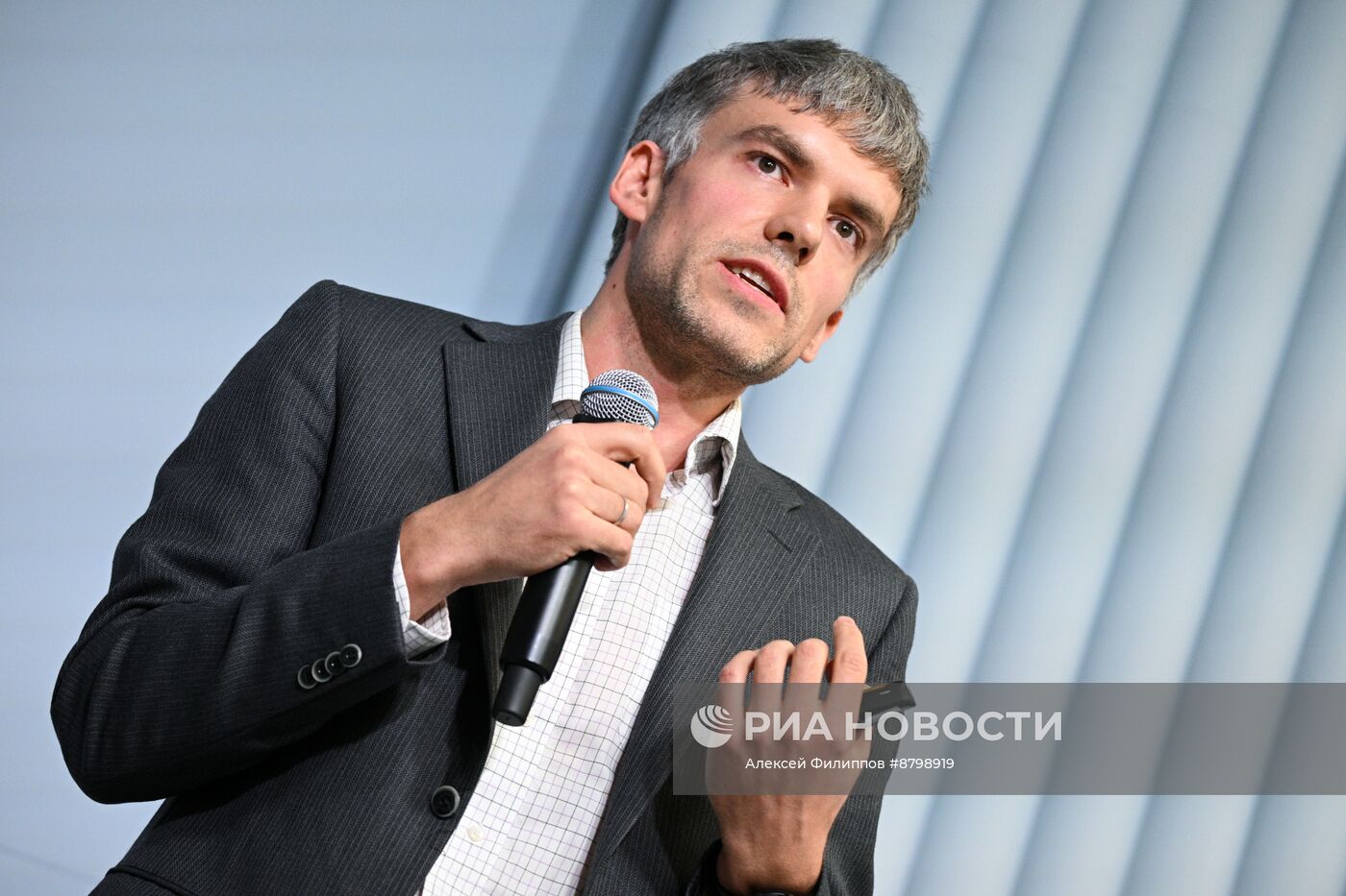 Симпозиум "Создавая будущее". Путешествие во времени. Технологический мост к будущему