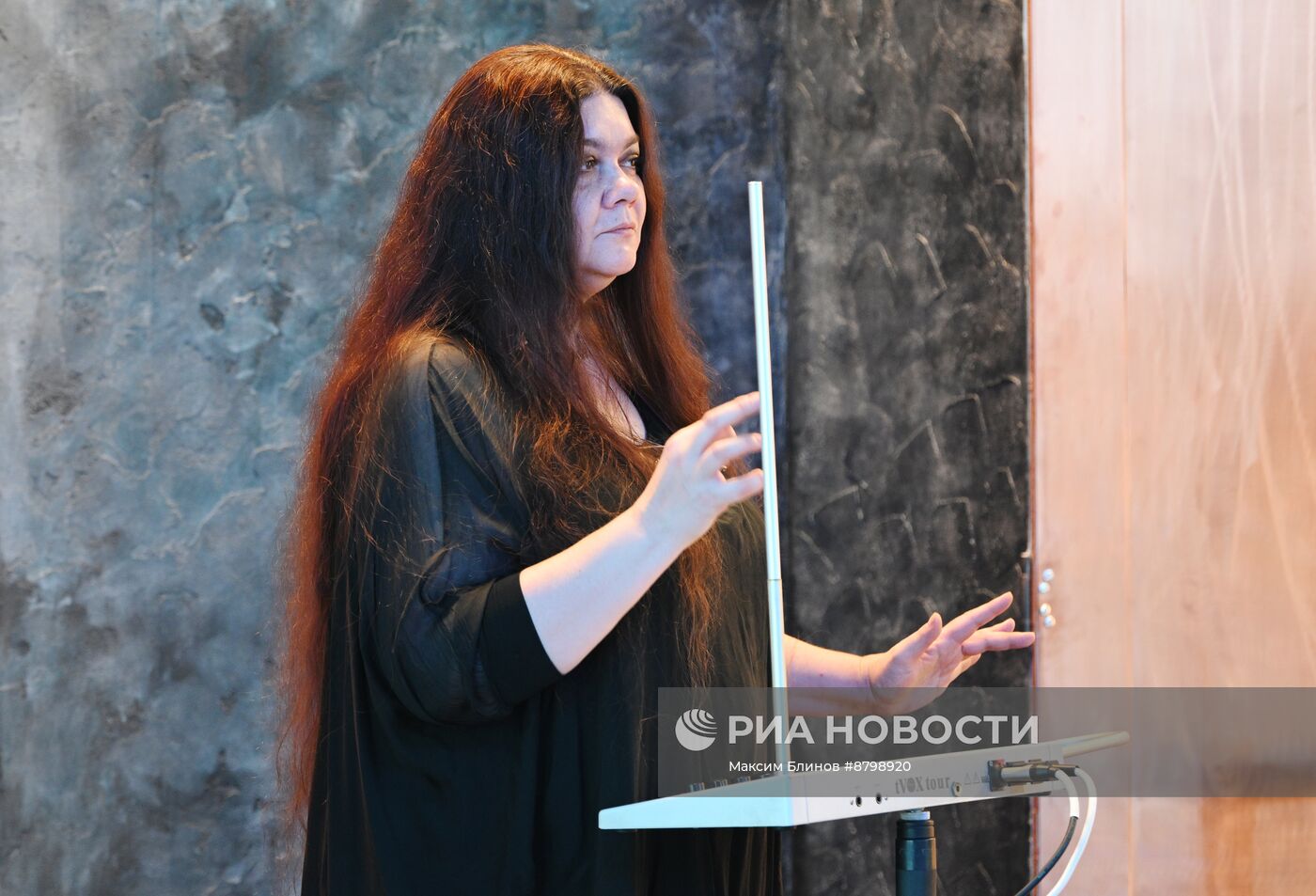 Работа симпозиума "Создавая будущее"