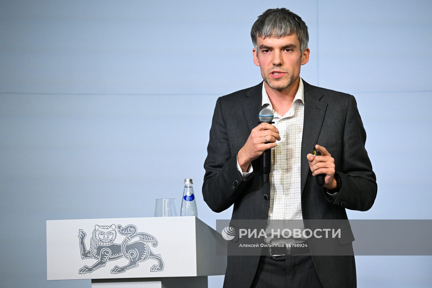 Симпозиум "Создавая будущее". Путешествие во времени. Технологический мост к будущему