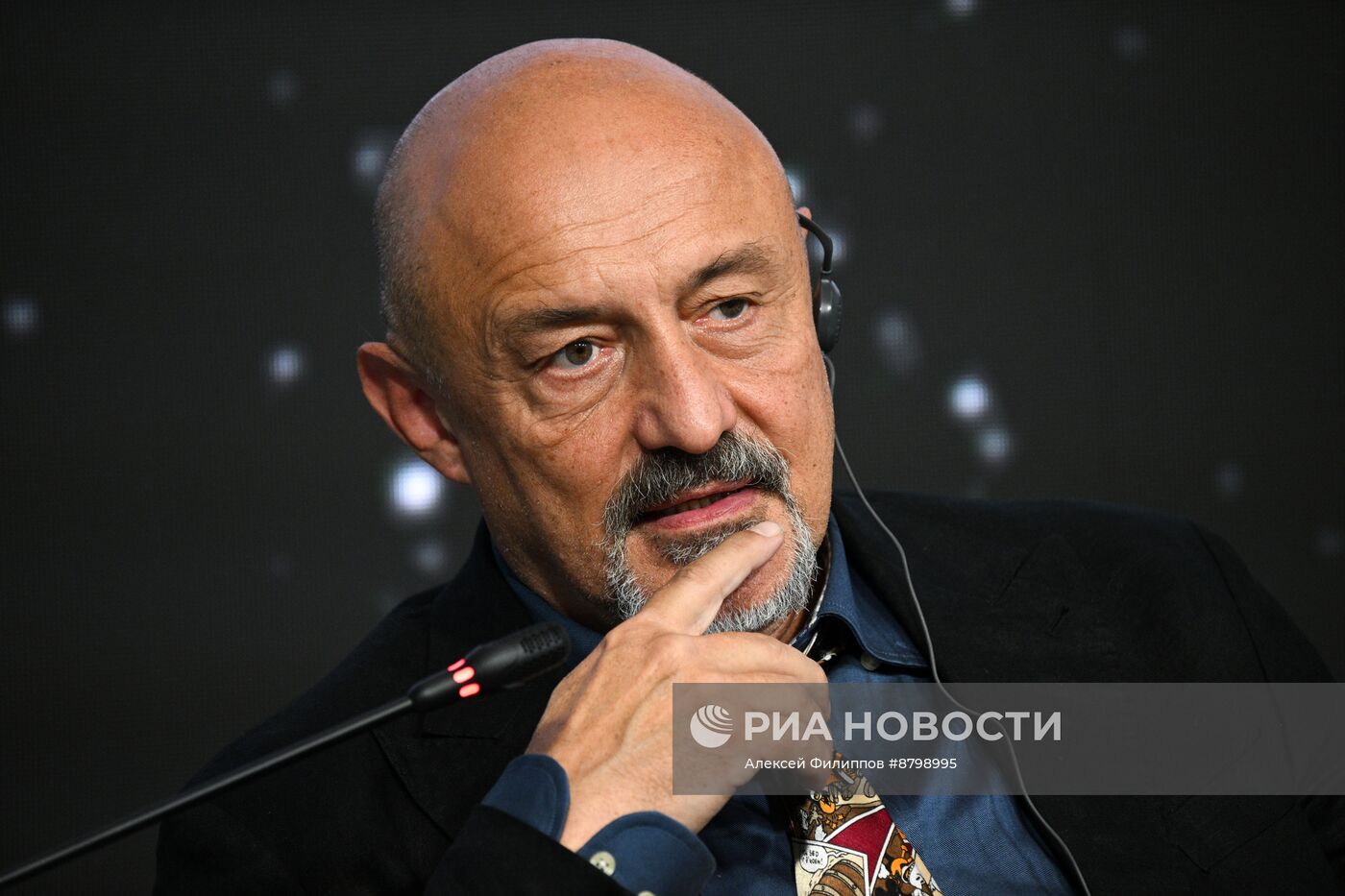 Симпозиум "Создавая будущее". Создание новых фантастических миров и массивов