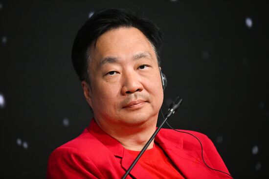 Симпозиум "Создавая будущее". Создание новых фантастических миров и массивов