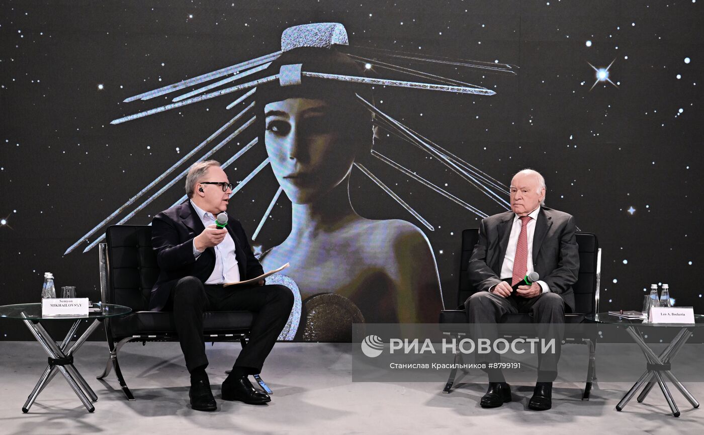 Симпозиум "Создавая будущее". Искусство жизни. Серия интервью С.И. Михайловского