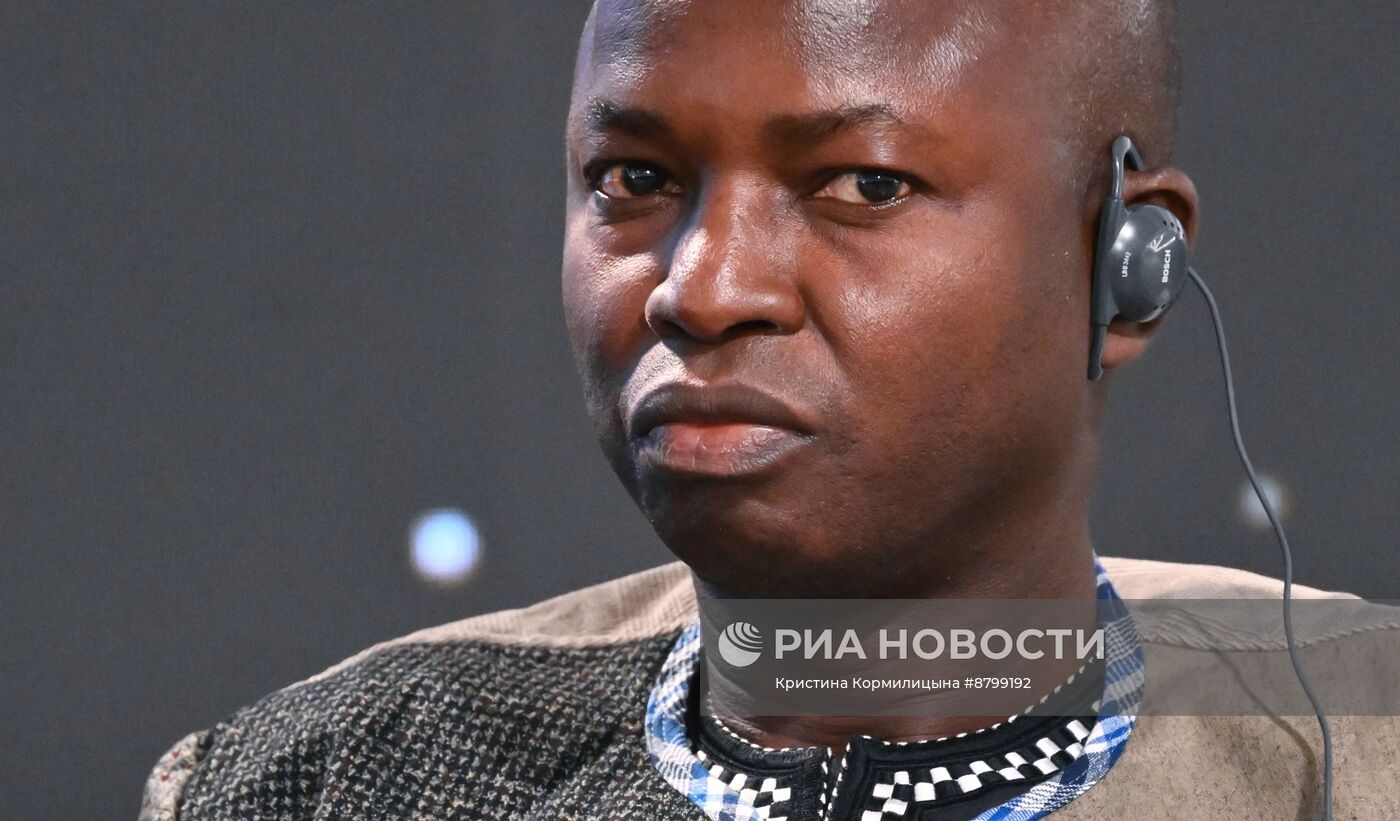 Симпозиум "Создавая будущее". Проектирование будущего: кинематограф