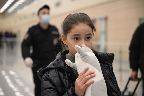 Прилет эвакуированных граждан РФ из Ливана в Москву