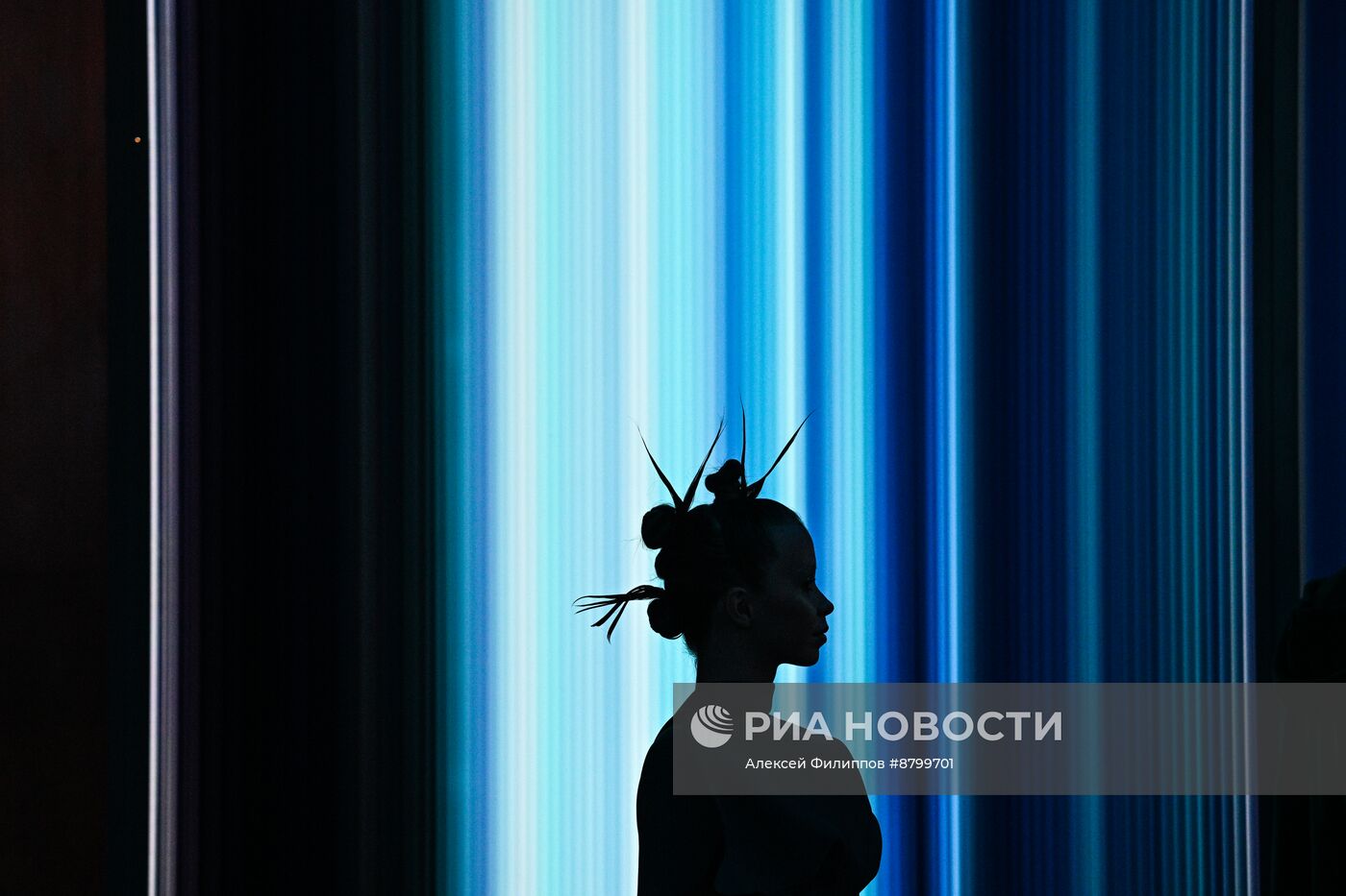 Работа симпозиума "Создавая будущее"