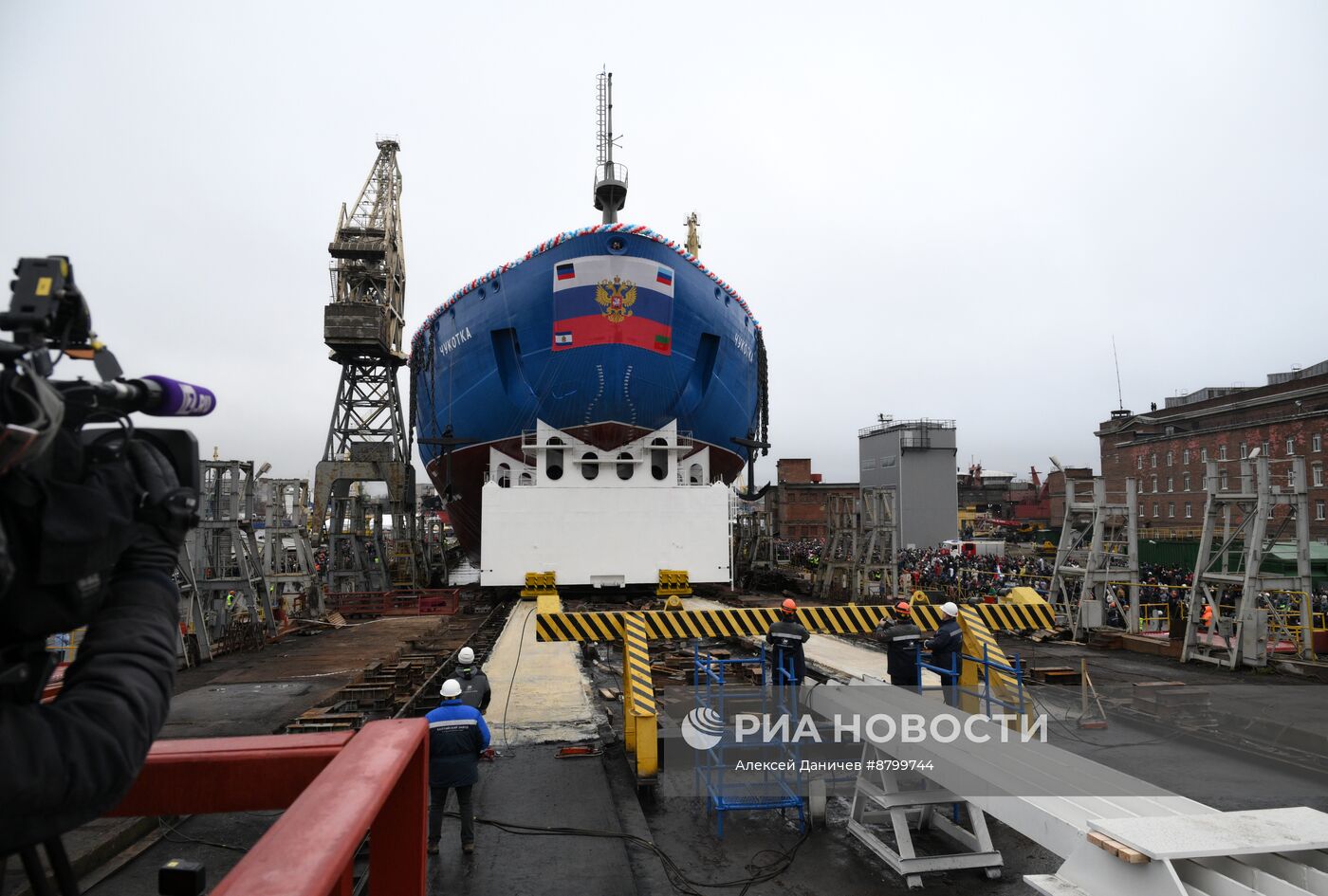 Спуск на воду атомного ледокола "Чукотка" в Санкт-Петербурге