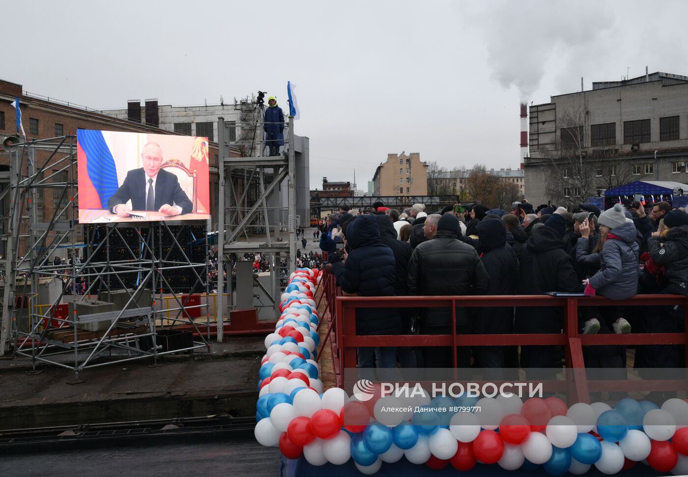 Спуск на воду атомного ледокола "Чукотка" в Санкт-Петербурге