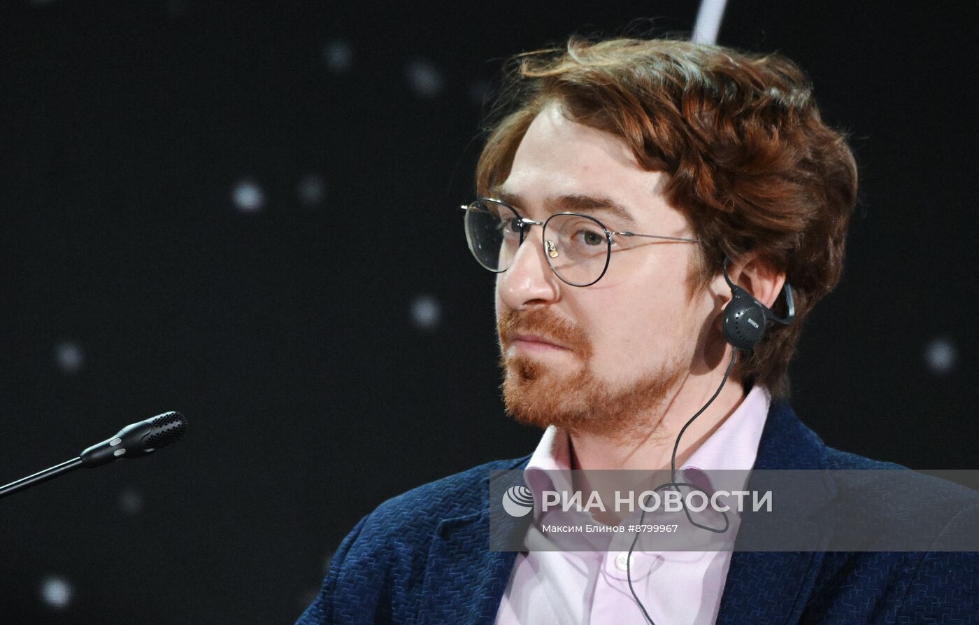 Симпозиум "Создавая будущее". Закрывающая пленарная дискуссия "Проектирование будущего"