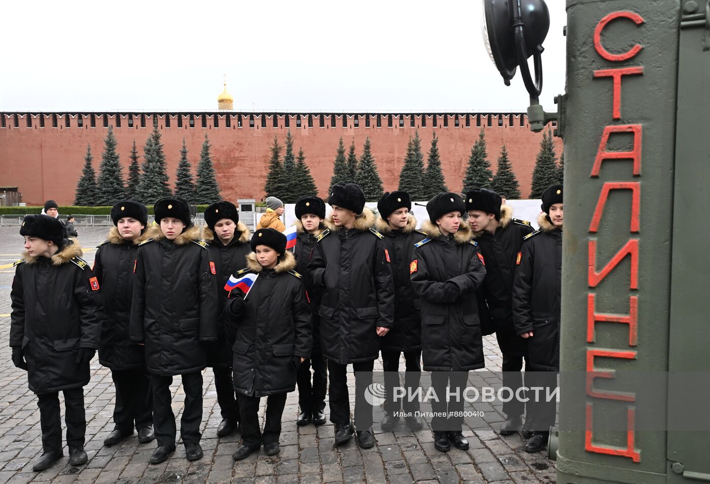 Музей под открытым небом в честь 83-й годовщины исторического военного парада на Красной площади