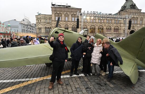 Музей под открытым небом в честь 83-й годовщины исторического военного парада на Красной площади