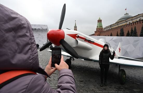 Музей под открытым небом в честь 83-й годовщины исторического военного парада на Красной площади 