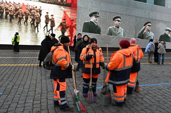 Музей под открытым небом в честь 83-й годовщины исторического военного парада на Красной площади