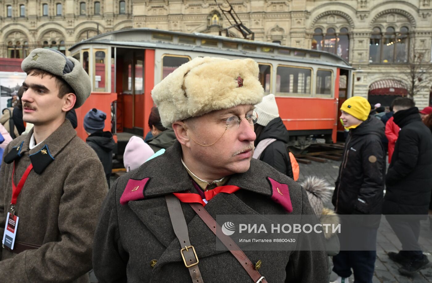 Музей под открытым небом в честь 83-й годовщины исторического военного парада на Красной площади